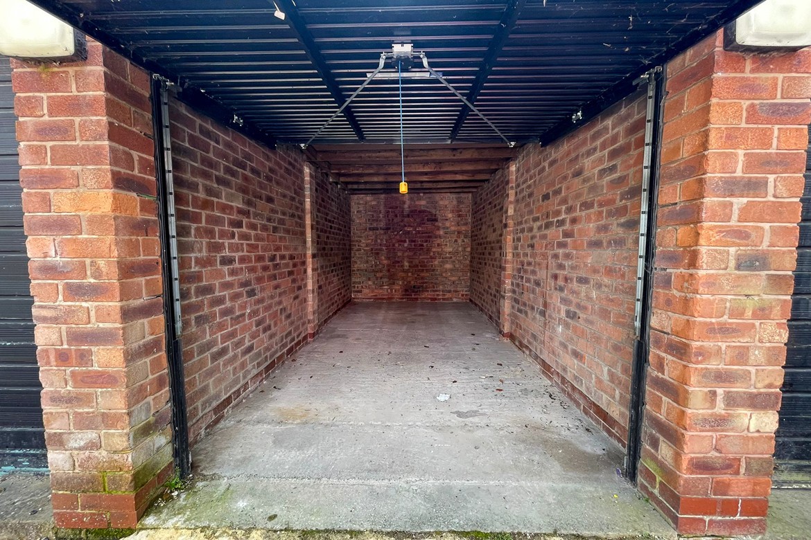 Images for Garage, Whiteoak Road, M14 EAID:20966 BID:20966